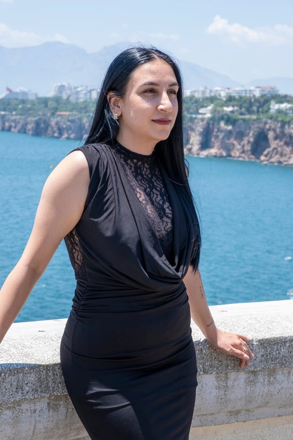 Drapeli Degaje Yaka Dantel Siyah Elbise