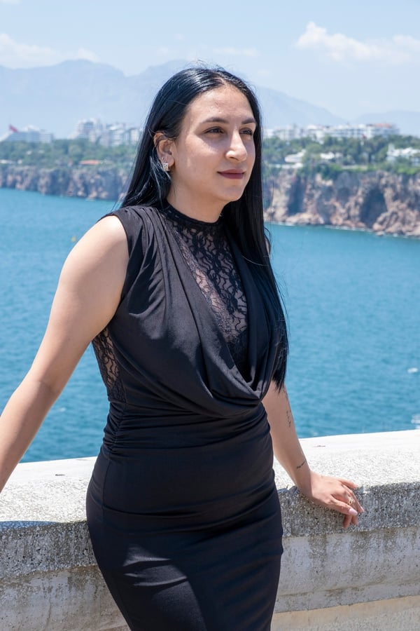 Drapeli Degaje Yaka Dantel Siyah Elbise