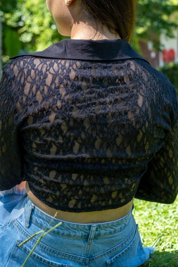 Önden Bağlamalı Dantel Crop Gömlek