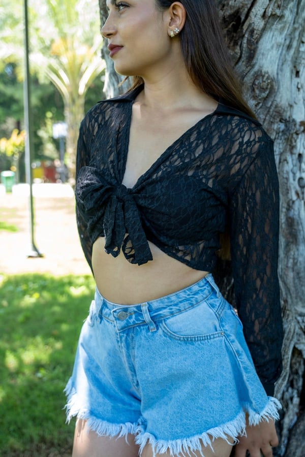 Önden Bağlamalı Dantel Crop Gömlek