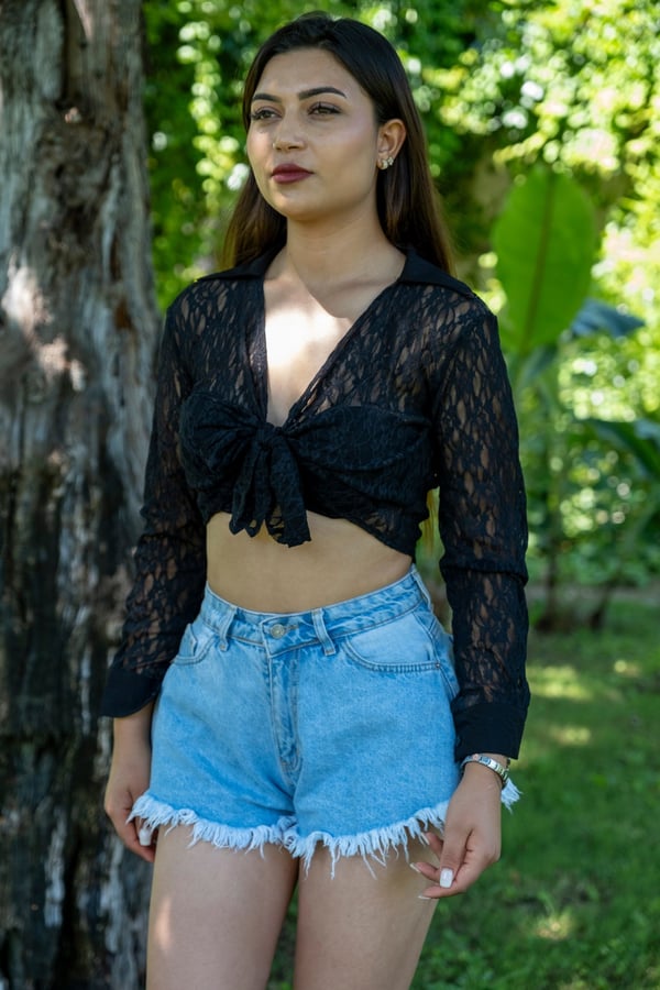 Önden Bağlamalı Dantel Crop Gömlek