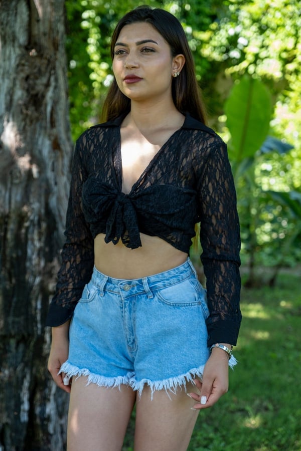 Önden Bağlamalı Dantel Crop Gömlek