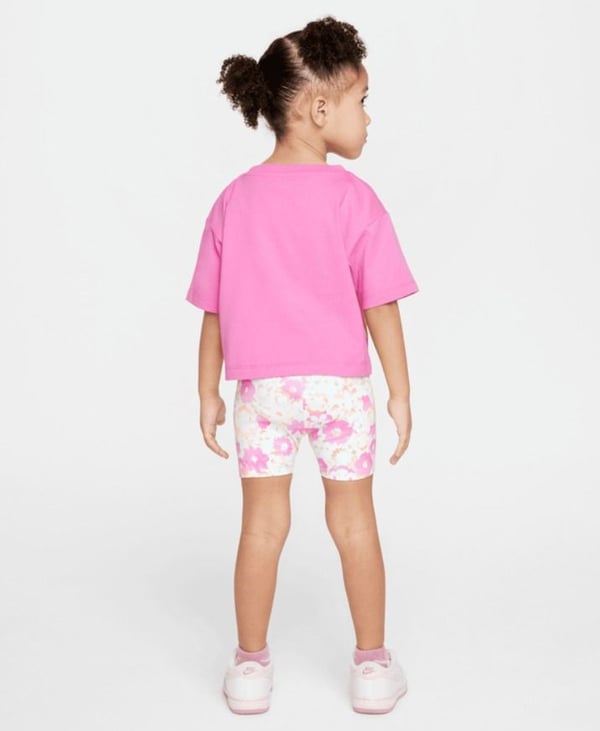 NIKE NKG FLOW-RAL AOP BIKE SHORT SET TAYT TİŞÖRT TAKIM (1-4 YAŞ)