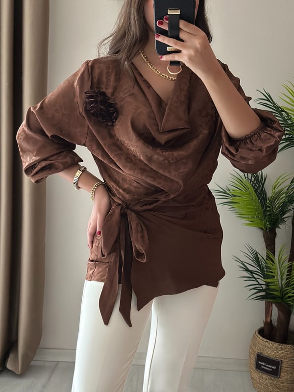 Premium Seri Kendinden Desenli Jakar Kumaş Tasarım Bluz Acı Kahve