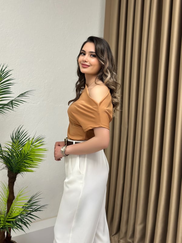 Sandy Kumaş Kayık Yaka Drapeli Bluz Camel