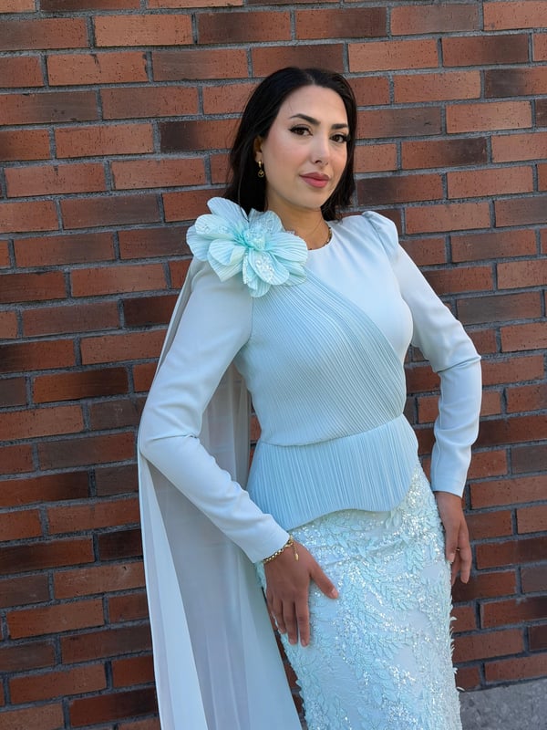 Yakası 3 Boyutlu Gül Detaylı Abiye