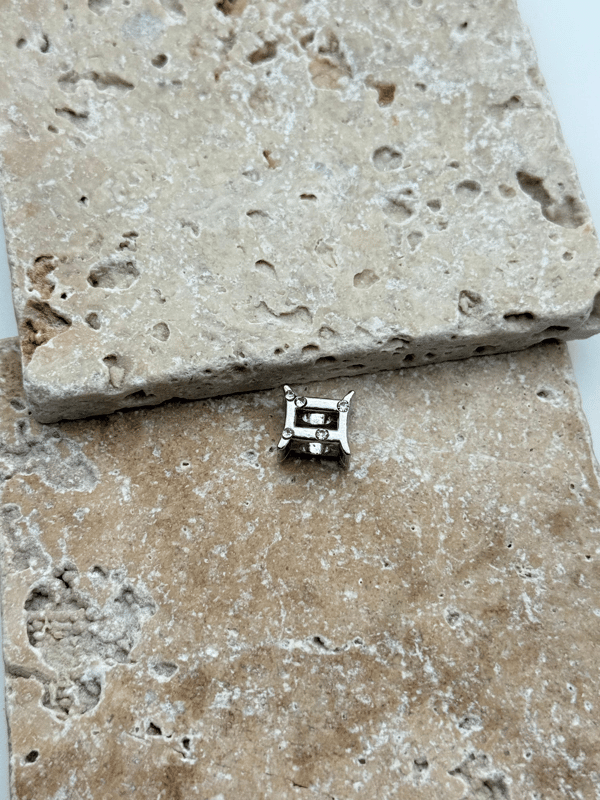 PNDR Charm // CHARM-827.CHARM-827