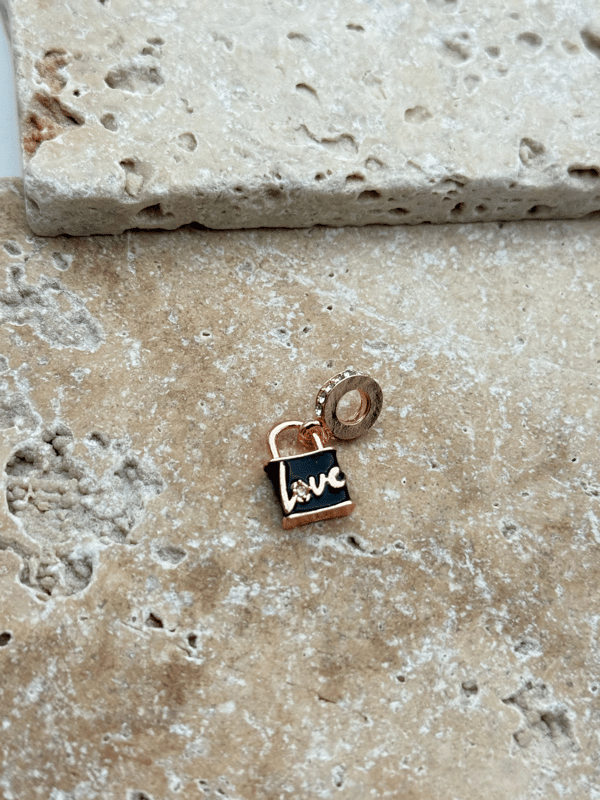 PNDR Charm // CHARM-852.CHARM-852