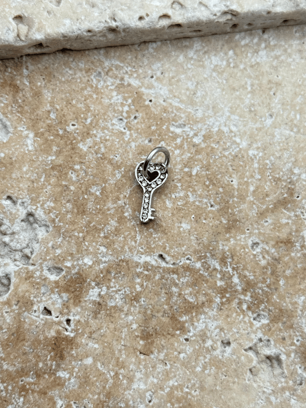 PNDR Charm // CHARM-874.CHARM-874