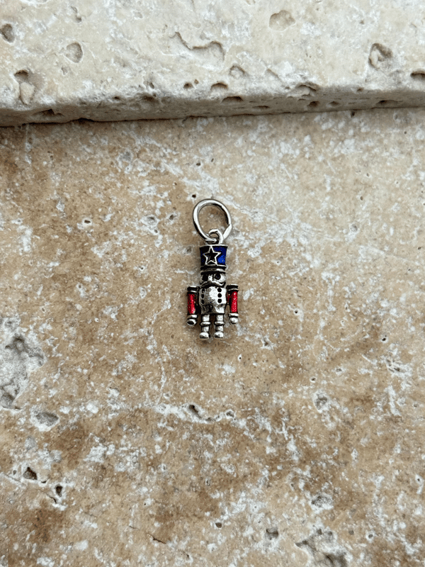 PNDR Charm // CHARM-896.CHARM-896