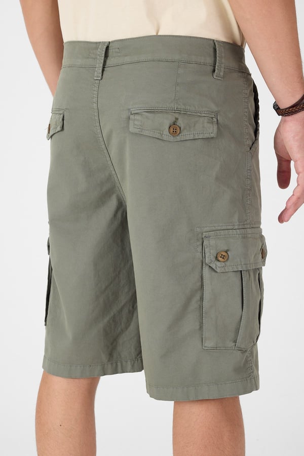 Erkek Regular Fit Kargo Cepli Şort Kapri