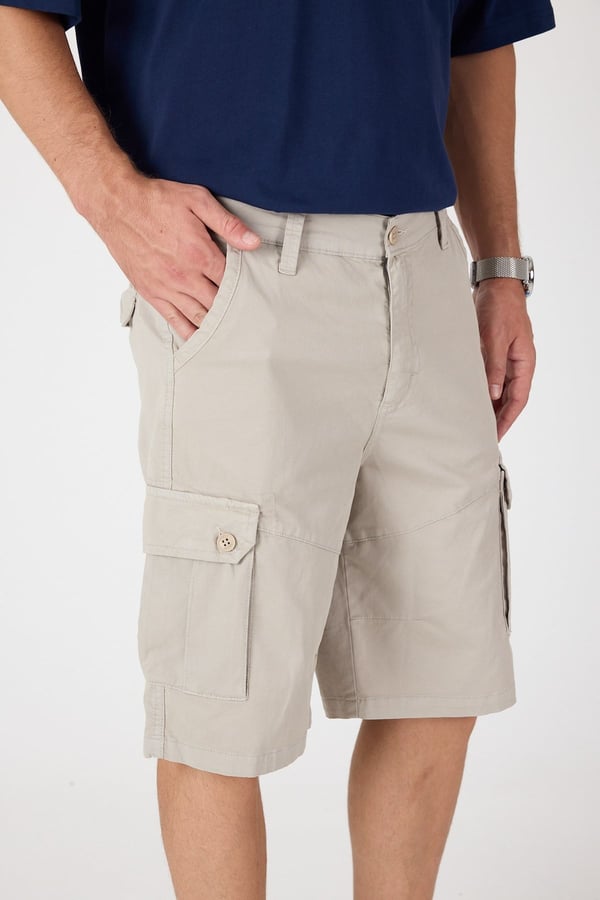 Erkek Regular Fit Kargo Cepli Şort Kapri