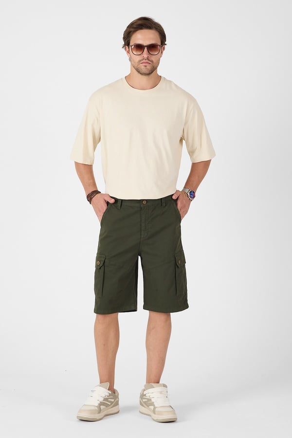 Erkek Regular Fit Kargo Cepli Şort Kapri