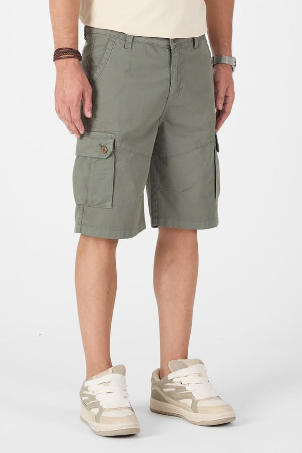 Erkek Regular Fit Kargo Cepli Şort Kapri