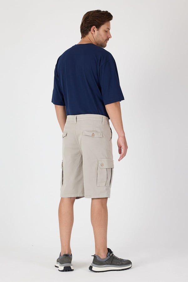 Erkek Regular Fit Kargo Cepli Şort Kapri