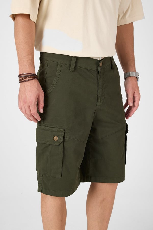 Erkek Regular Fit Kargo Cepli Şort Kapri