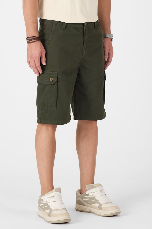 Erkek Regular Fit Kargo Cepli Şort Kapri
