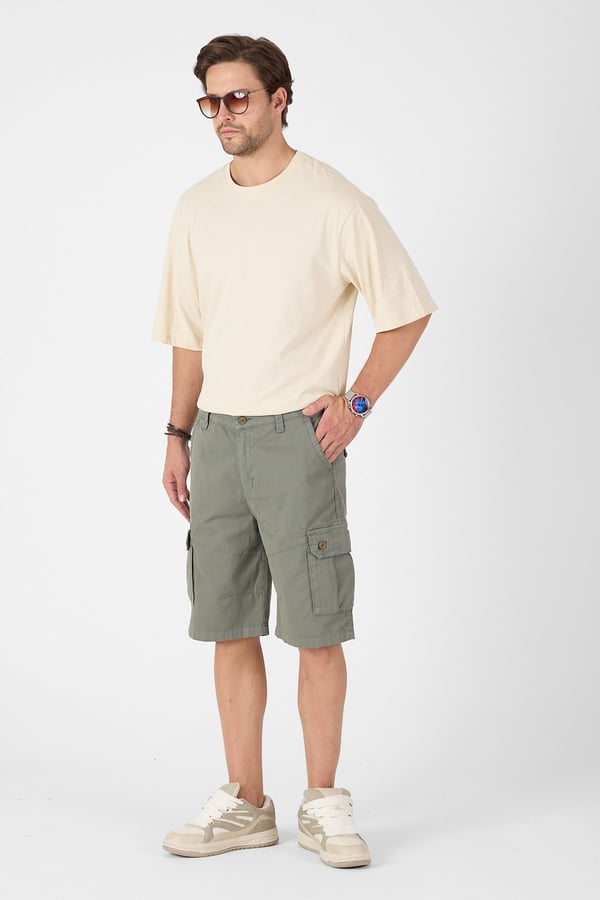 Erkek Regular Fit Kargo Cepli Şort Kapri