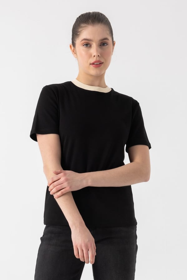 Kontrast Yaka Basic T-Shirt
