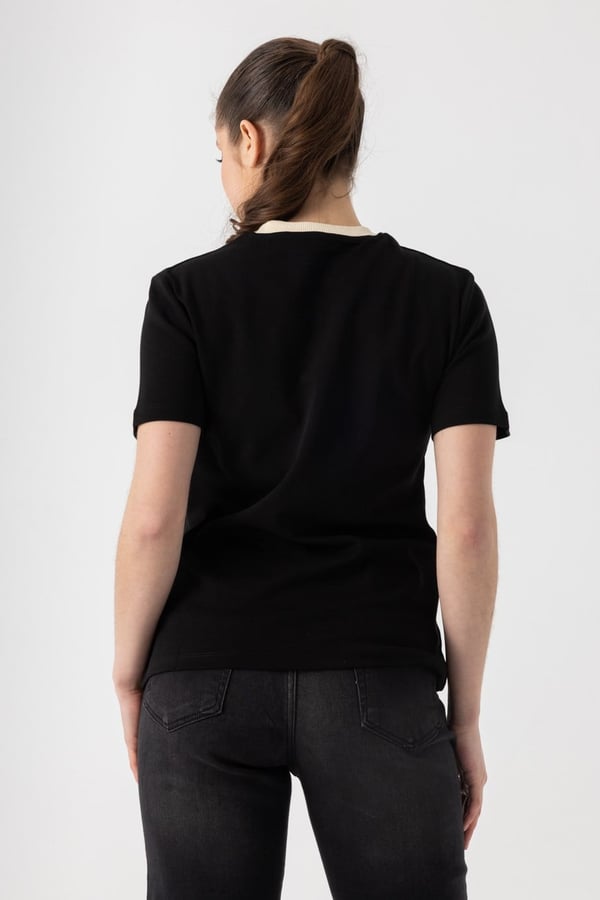 Kontrast Yaka Basic T-Shirt