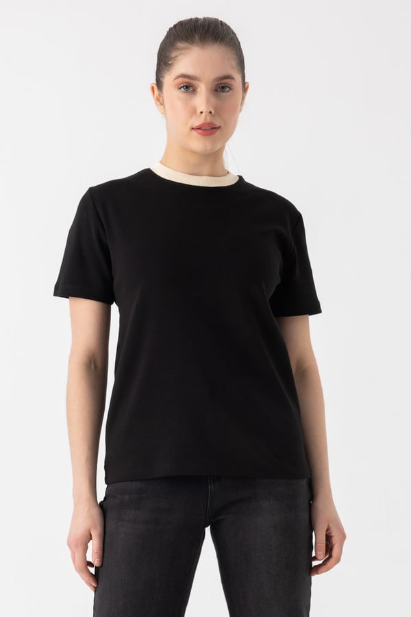Kontrast Yaka Basic T-Shirt