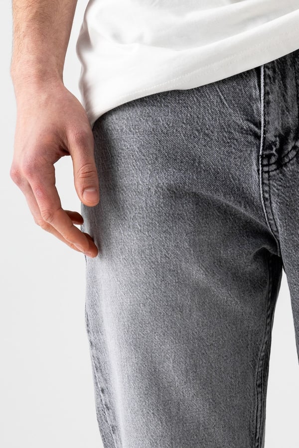 Paça Yıpratmalı Tapered Jean
