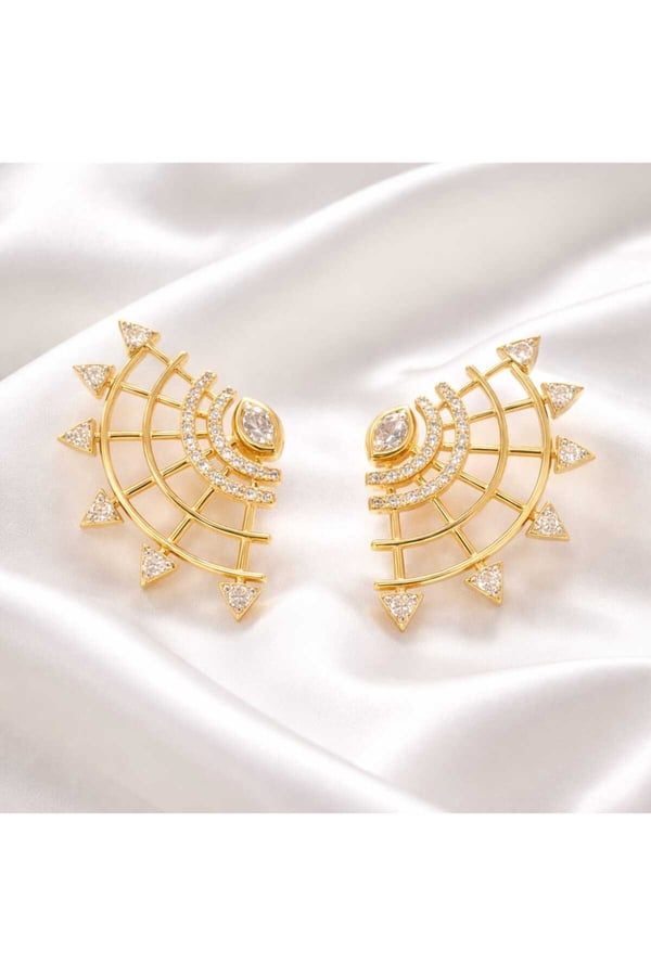 14K Altın KAplama Zirkon Taşlı Modern Form Küpe – Zarif ve Özgün Tasarım