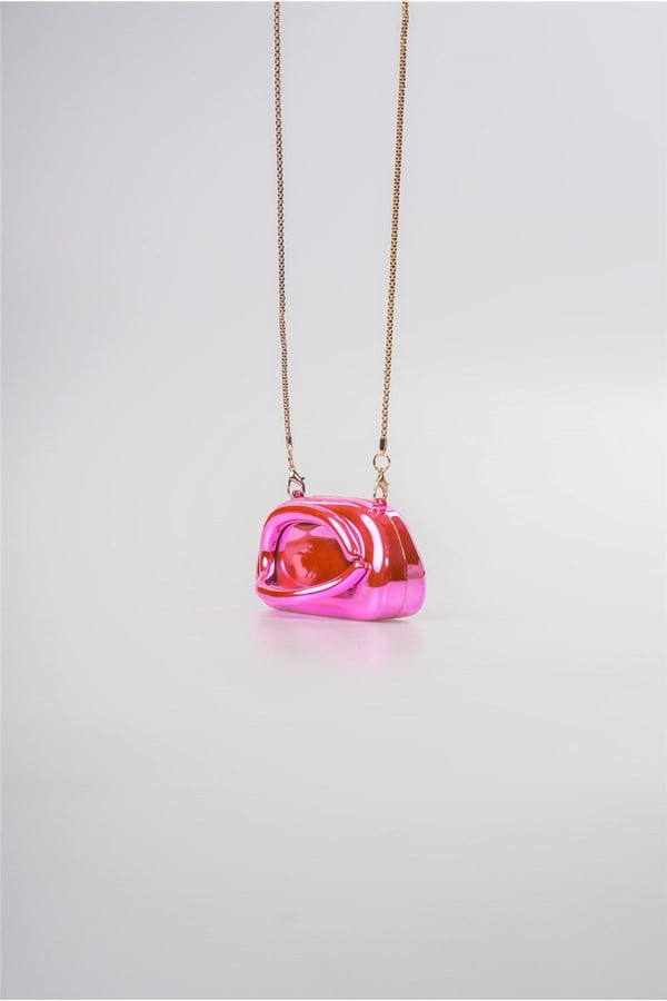 Fuşya Metalik Görünümlü Sert Kapaklı Zincir Askılı Mini Portföy ve Clutch Çanta