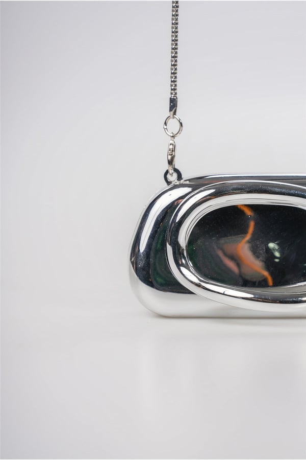 Fuşya Metalik Görünümlü Sert Kapaklı Zincir Askılı Mini Portföy ve Clutch Çanta