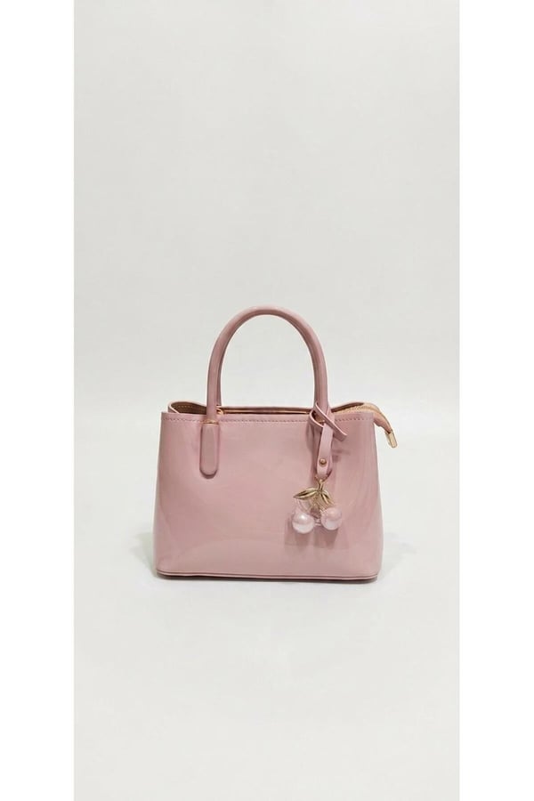 Pudra Parlak Rugan Mini El Çantası Kiraz Aksesuar Detaylı Şık Tasarım 20x14x9 cm