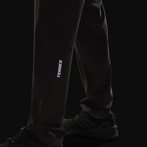 adidasKW7407LMT ESS PANTS