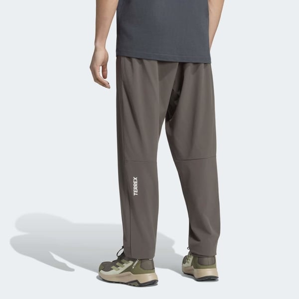 adidasKW7407LMT ESS PANTS