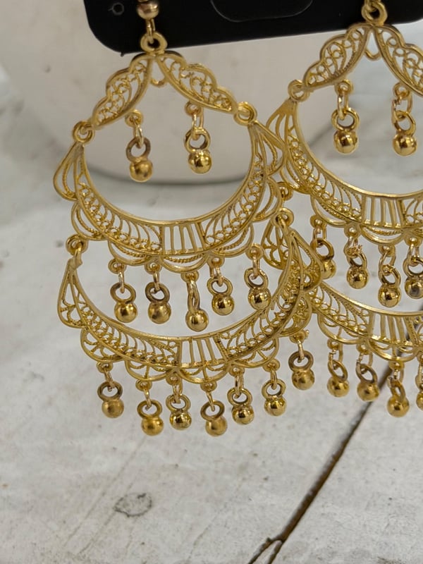 Antik Gold Kaplama Sallantılı Küpe 