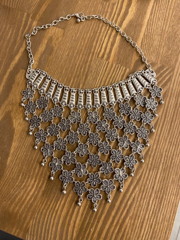 ANtik Gümüş Kaplama Çiçek Yaka Kolye