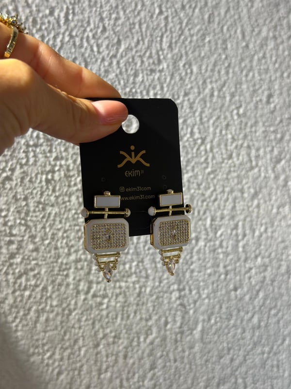 Beyaz Taşlı Gold Küpe 