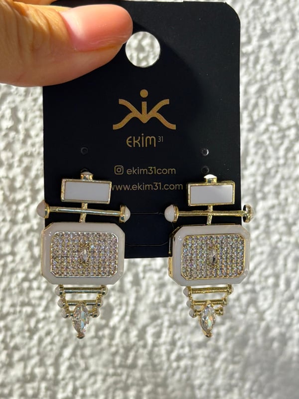 Beyaz Taşlı Gold Küpe 