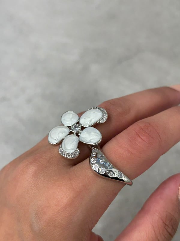 Çiçek Model Beyaz Yüzük Silver 