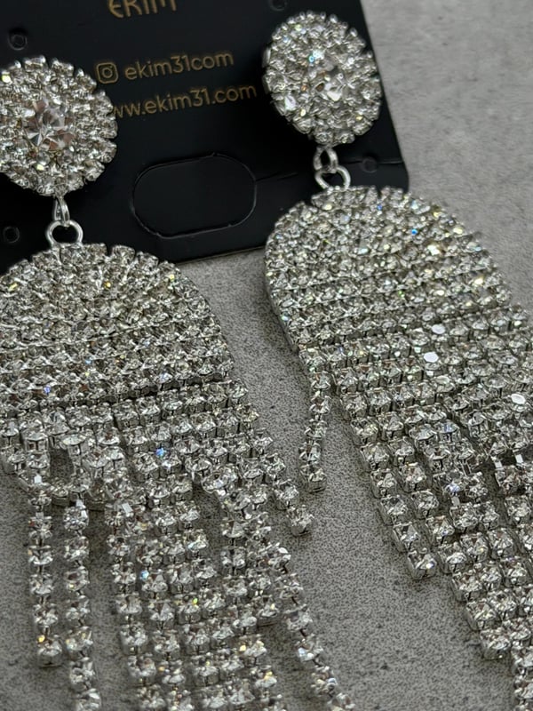 Çiçek Model Sallantılı Zircon Taş Küpe