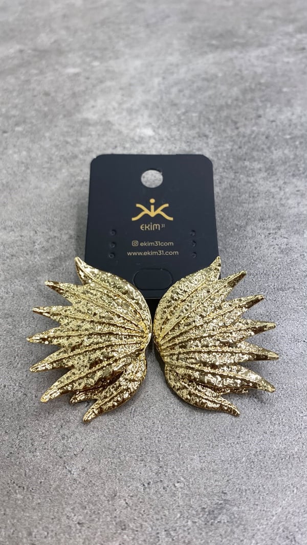 Dokulu Yaprak Model Küpe