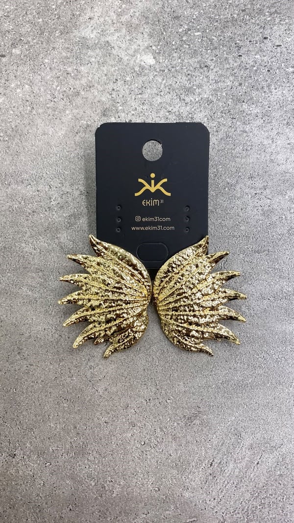 Dokulu Yaprak Model Küpe