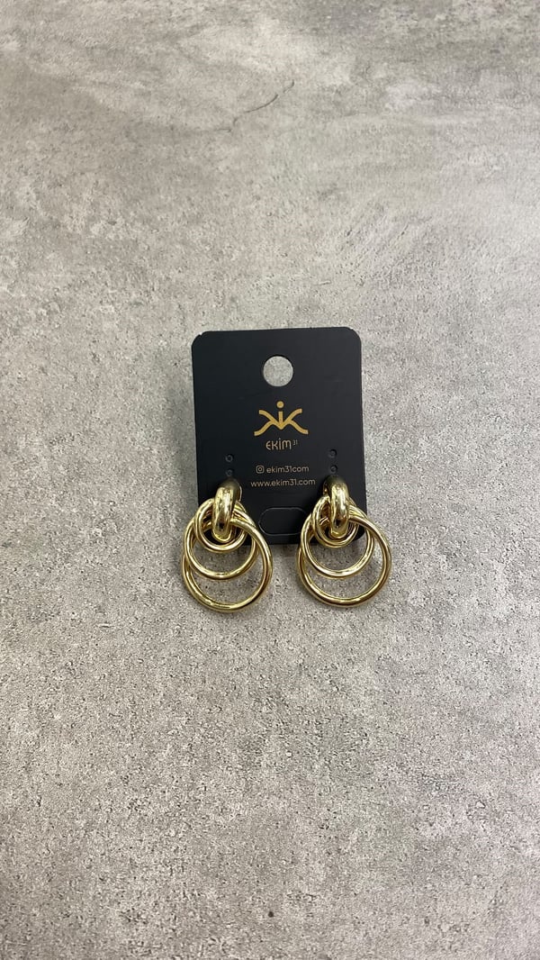 Gold Halka Geçmeli Küpe