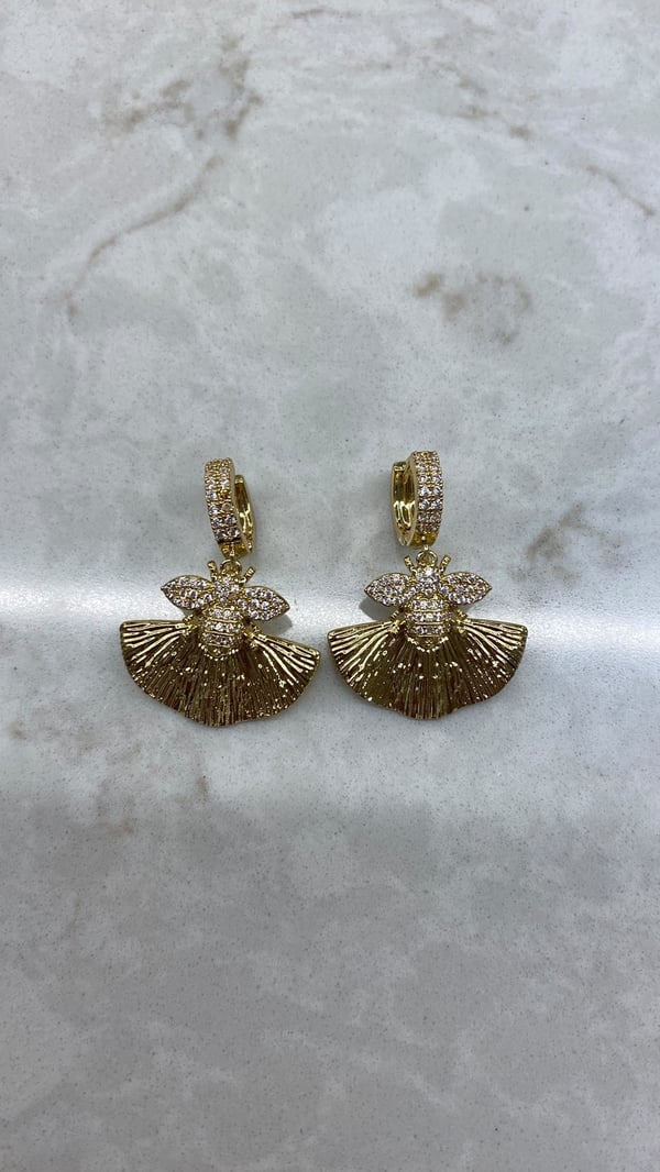 Gold Taşlı Sinek Küpe