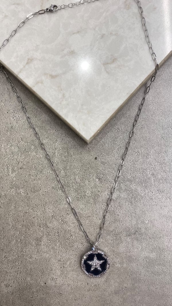 Gümüş Renk Siyah Üzeri Taşlı Yıldız Kolye