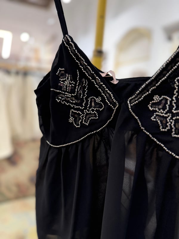 İşlemeli Askılı Bluz