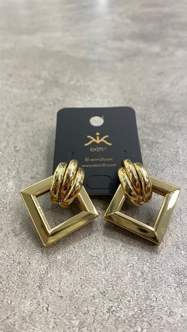 Kare Sallantılı Gold Küpe
