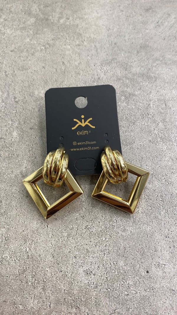 Kare Sallantılı Gold Küpe