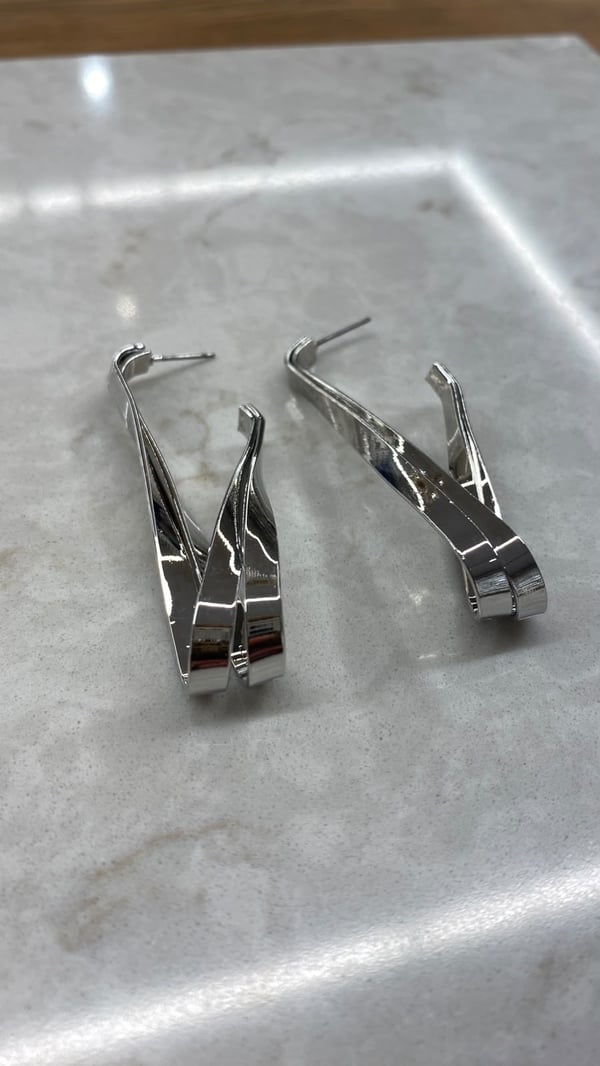 Kıvrık Model Silver Çubuk Küpe