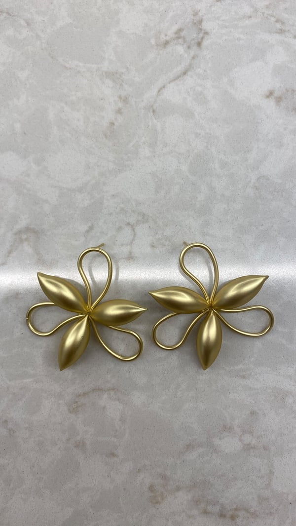 Mat Gold Kaplama Çiçek Küpe