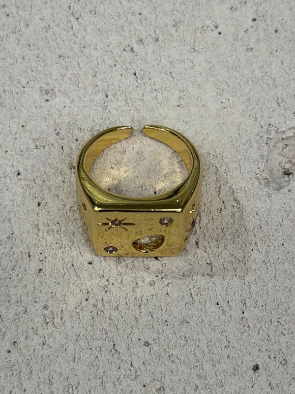 Minik Taş Detaylı Gold Kare Yüzük 