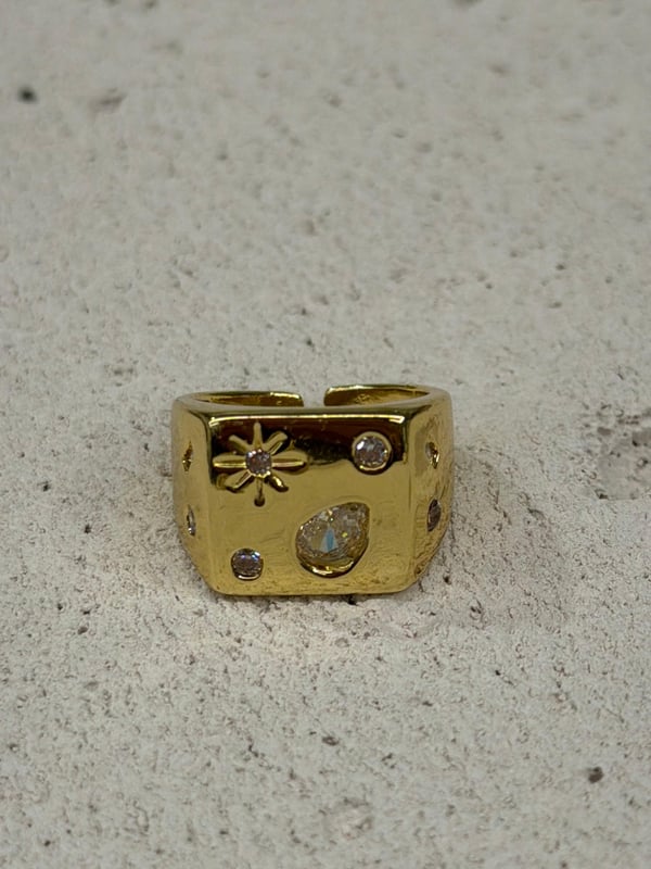 Minik Taş Detaylı Gold Kare Yüzük 